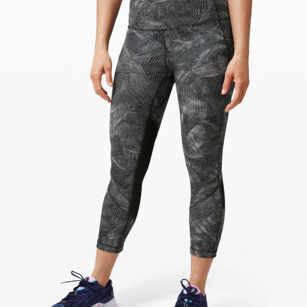 Women's Lululemon Pace Rival High Rise Crop Velocity Mesh Island Must Size 2